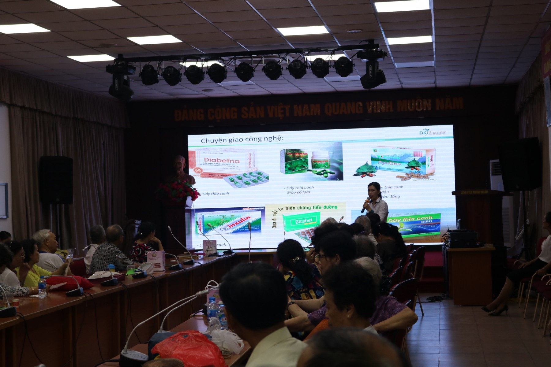 DK Pharma chia sẻ kiến thức phòng và điều trị bệnh tại câu lạc bộ đái tháo đường Bệnh viện Thanh Nhàn