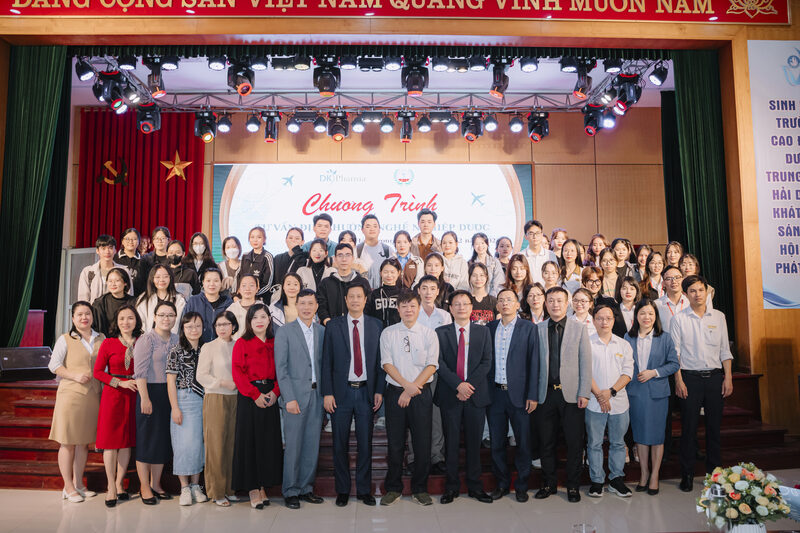 Chương trình tư vấn nghề nghiệp Dược và ký kết hợp tác giữa Cao đẳng Dược TW Hải Dương và Dược Khoa
