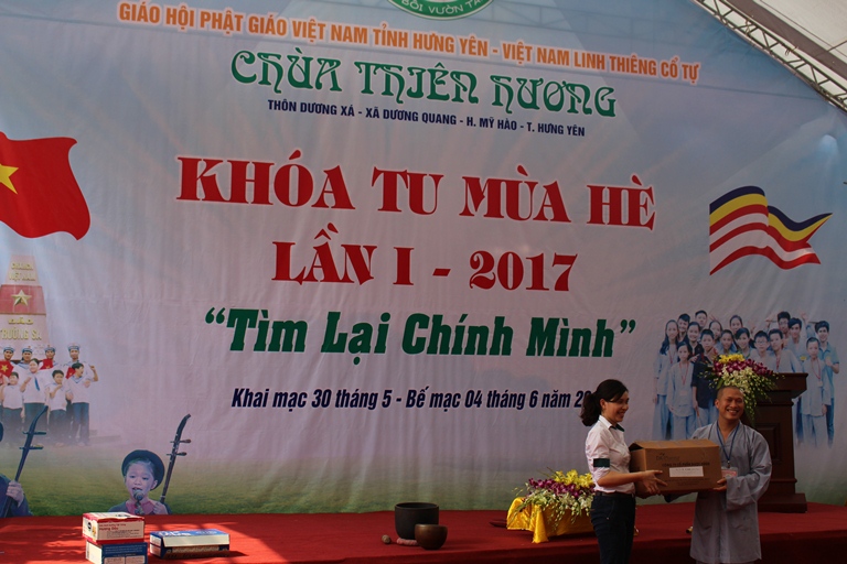 DK Pharma với hoạt động thiện nguyện cho khóa tu mùa hè tại chùa Thiên Hương